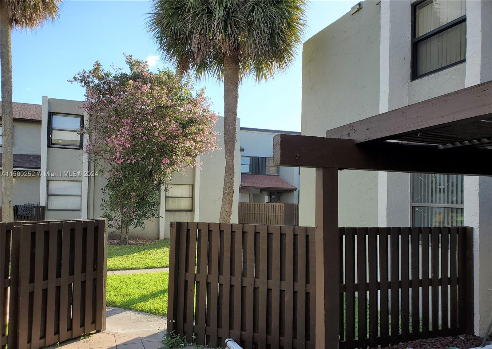 10020 NW 9th St Cir 102, Miami, Florida 33172, 3 Bedrooms Bedrooms, ,2 BathroomsBathrooms,Residentiallease,For Rent,10020 NW 9th St Cir 102,A11560252