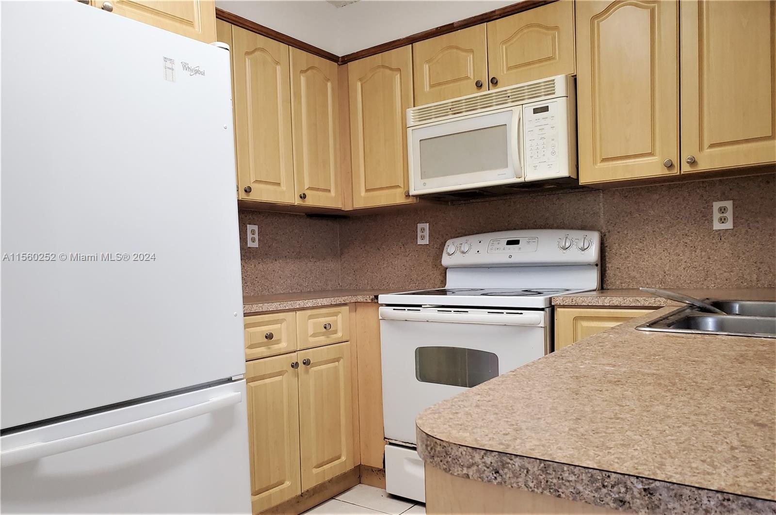 10020 NW 9th St Cir 102, Miami, Florida 33172, 3 Bedrooms Bedrooms, ,2 BathroomsBathrooms,Residentiallease,For Rent,10020 NW 9th St Cir 102,A11560252