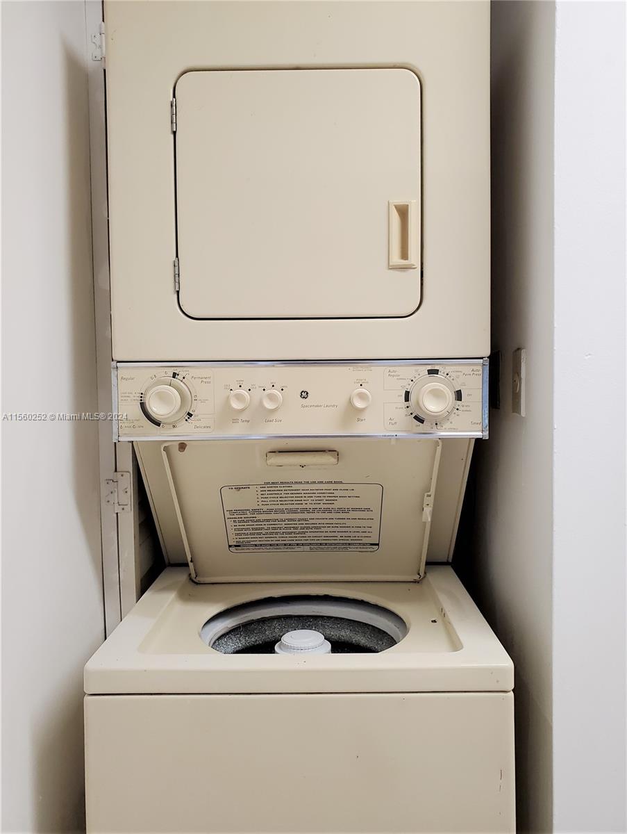 10020 NW 9th St Cir 102, Miami, Florida 33172, 3 Bedrooms Bedrooms, ,2 BathroomsBathrooms,Residentiallease,For Rent,10020 NW 9th St Cir 102,A11560252