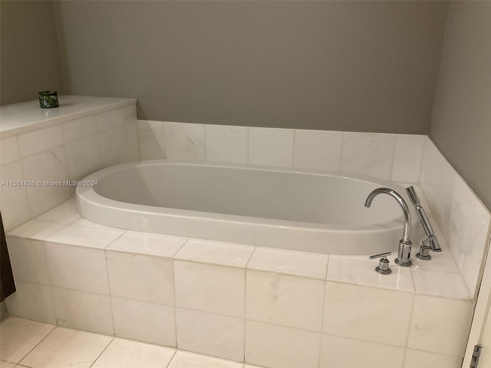 2950 NE 188th St 331, Aventura, Florida 33180, 2 Bedrooms Bedrooms, ,3 BathroomsBathrooms,Residentiallease,For Rent,2950 NE 188th St 331,A11557826