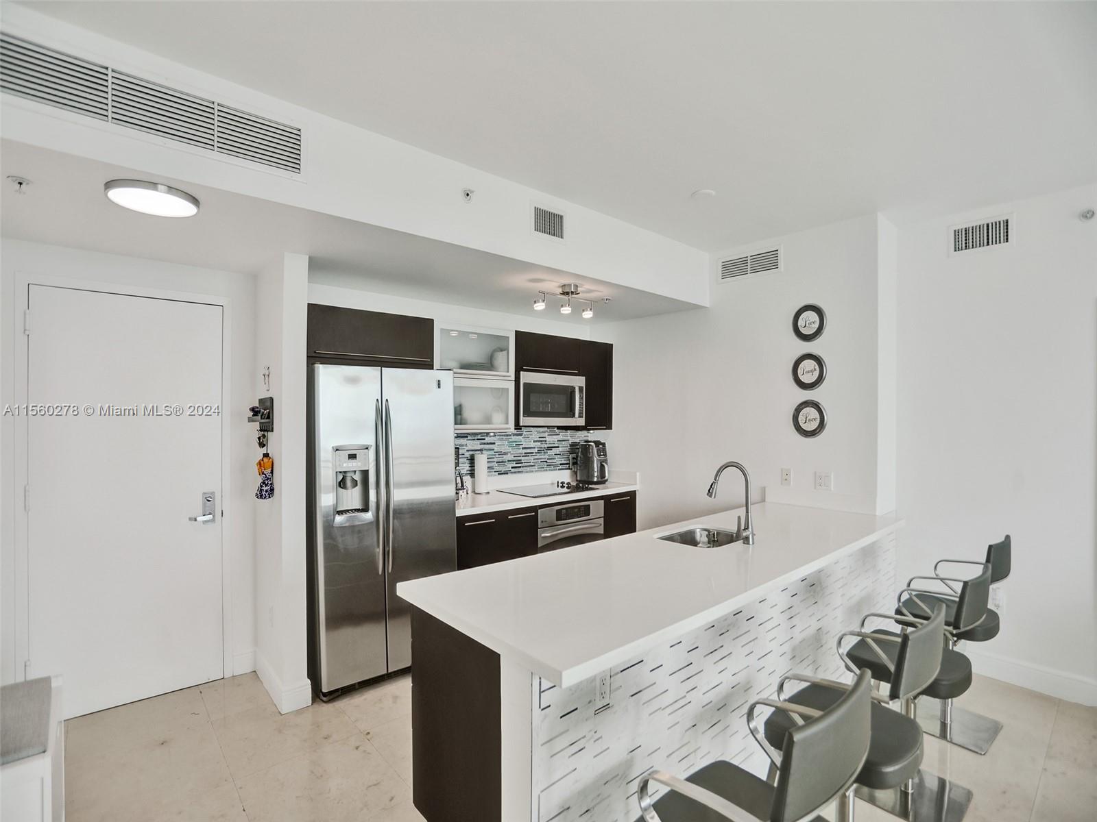 90 SW 3rd St 2809, Miami, Florida 33130, 2 Bedrooms Bedrooms, ,2 BathroomsBathrooms,Residentiallease,For Rent,90 SW 3rd St 2809,A11560278