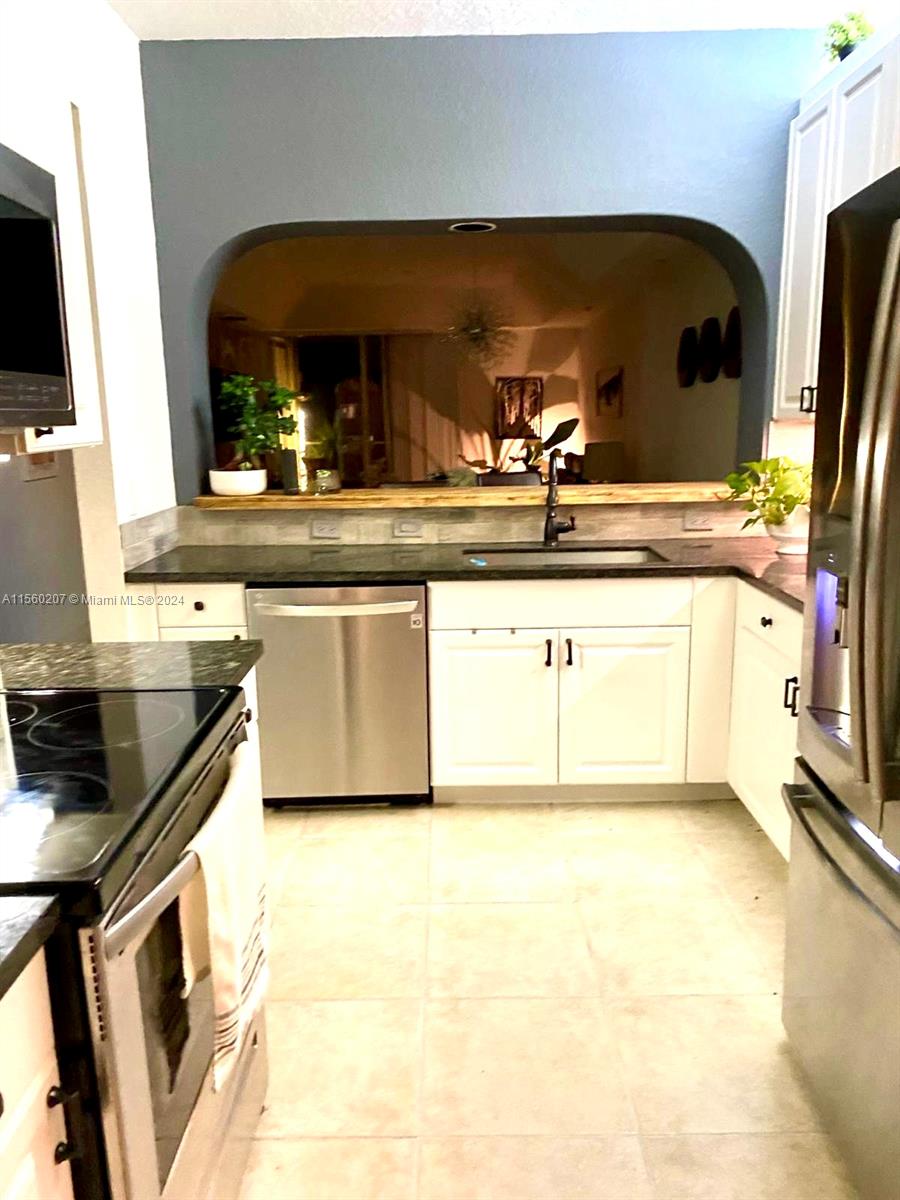 10720 NW 66th St 402, Doral, Florida 33178, 2 Bedrooms Bedrooms, ,2 BathroomsBathrooms,Residentiallease,For Rent,10720 NW 66th St 402,A11560207