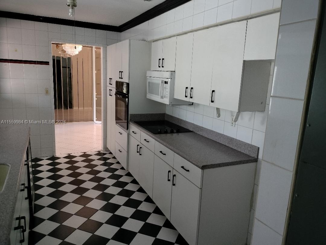 7759 Madeira, Miramar, Florida 33023, 4 Bedrooms Bedrooms, ,3 BathroomsBathrooms,Residential,For Sale,7759 Madeira,A11559984