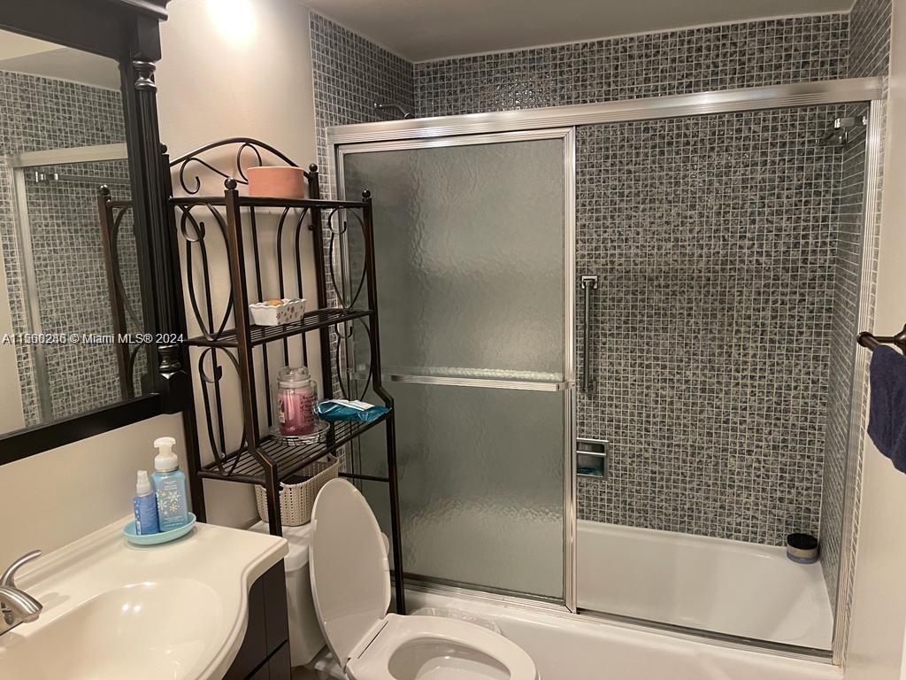 450 Paradise Isle Blvd 305, Hallandale Beach, Florida 33009, 2 Bedrooms Bedrooms, ,2 BathroomsBathrooms,Residential,For Sale,450 Paradise Isle Blvd 305,A11560286