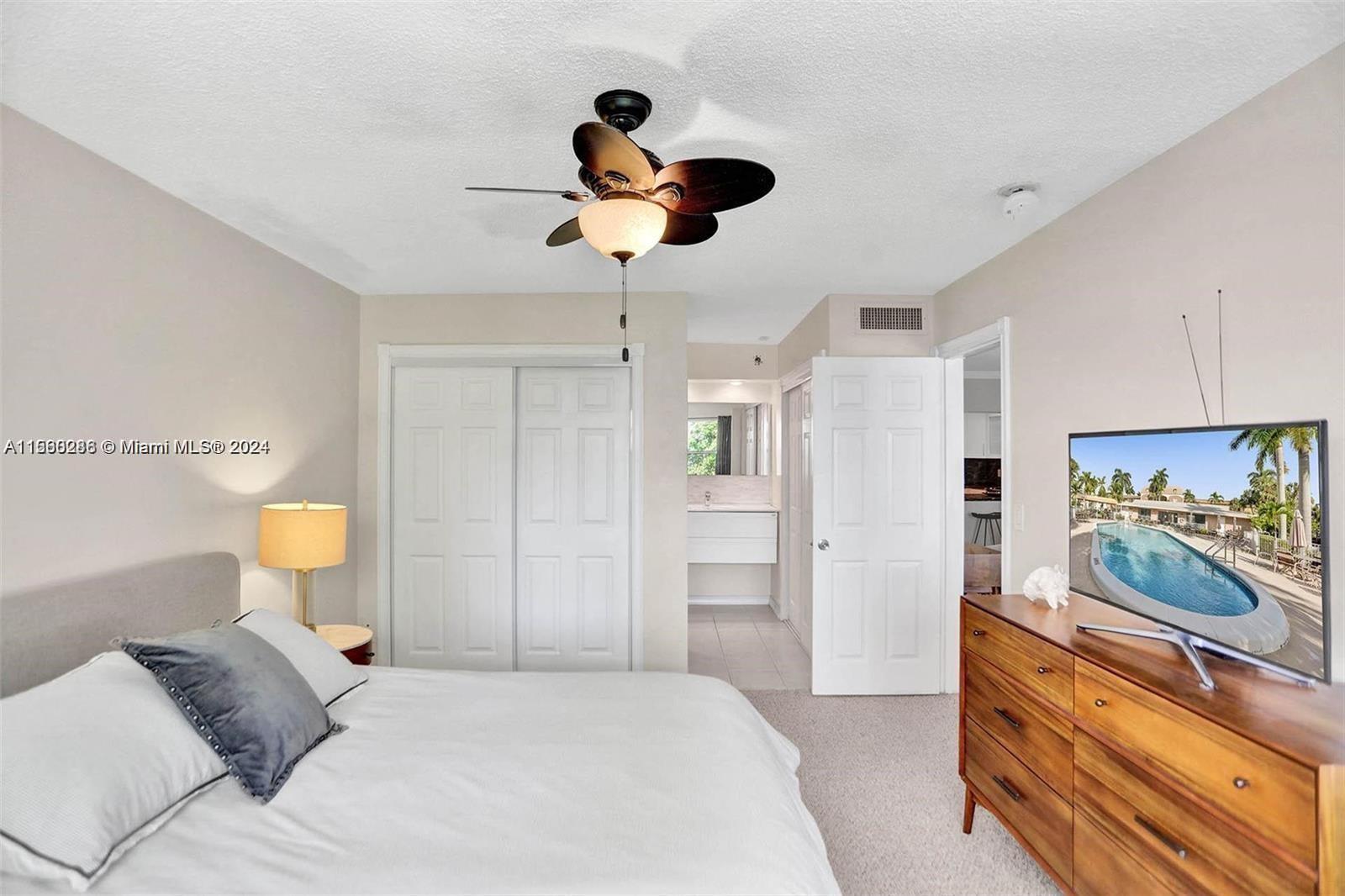 450 Paradise Isle Blvd 305, Hallandale Beach, Florida 33009, 2 Bedrooms Bedrooms, ,2 BathroomsBathrooms,Residential,For Sale,450 Paradise Isle Blvd 305,A11560286