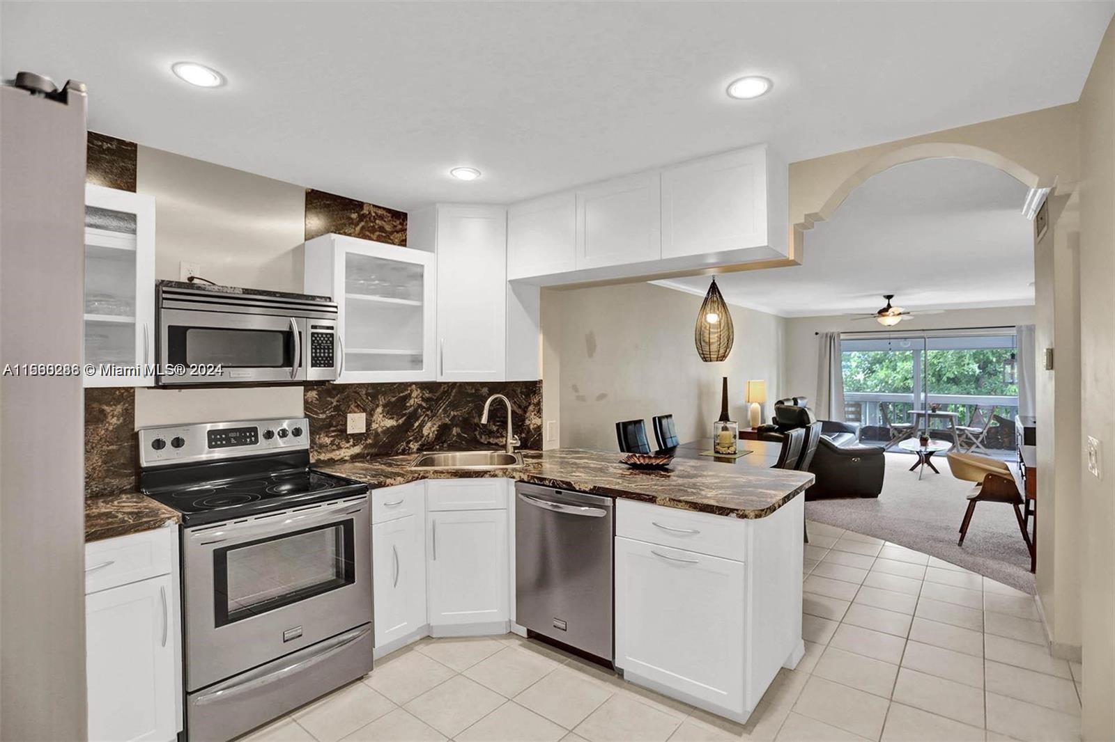 450 Paradise Isle Blvd 305, Hallandale Beach, Florida 33009, 2 Bedrooms Bedrooms, ,2 BathroomsBathrooms,Residential,For Sale,450 Paradise Isle Blvd 305,A11560286