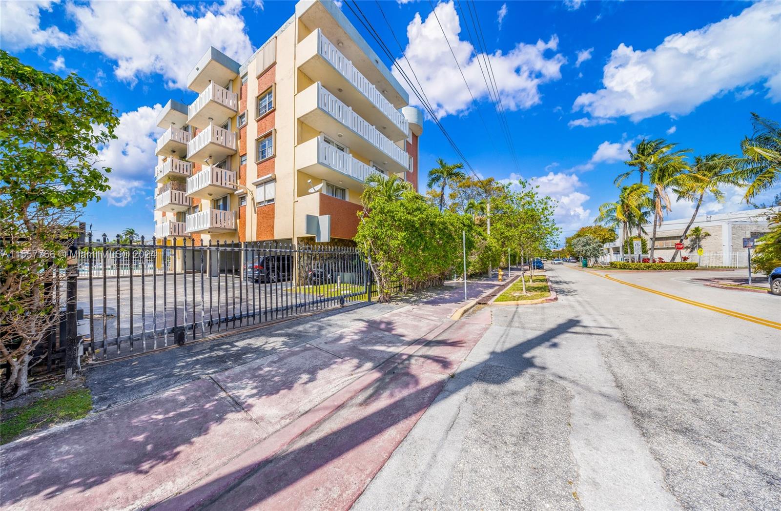 7900 Tatum Waterway Dr 205, Miami Beach, Florida 33141, 1 Bedroom Bedrooms, ,1 BathroomBathrooms,Residential,For Sale,7900 Tatum Waterway Dr 205,A11557766
