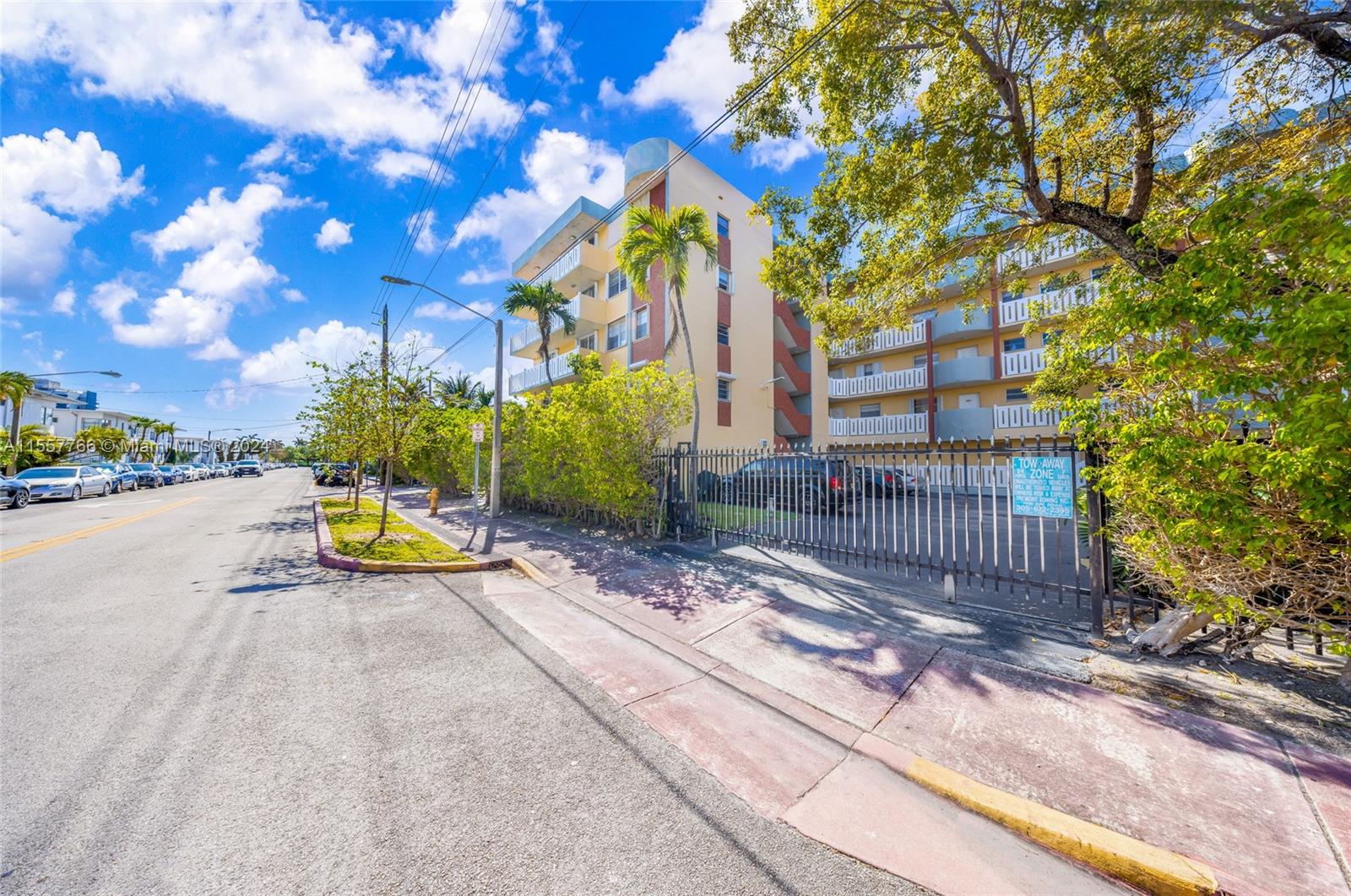 7900 Tatum Waterway Dr 205, Miami Beach, Florida 33141, 1 Bedroom Bedrooms, ,1 BathroomBathrooms,Residential,For Sale,7900 Tatum Waterway Dr 205,A11557766