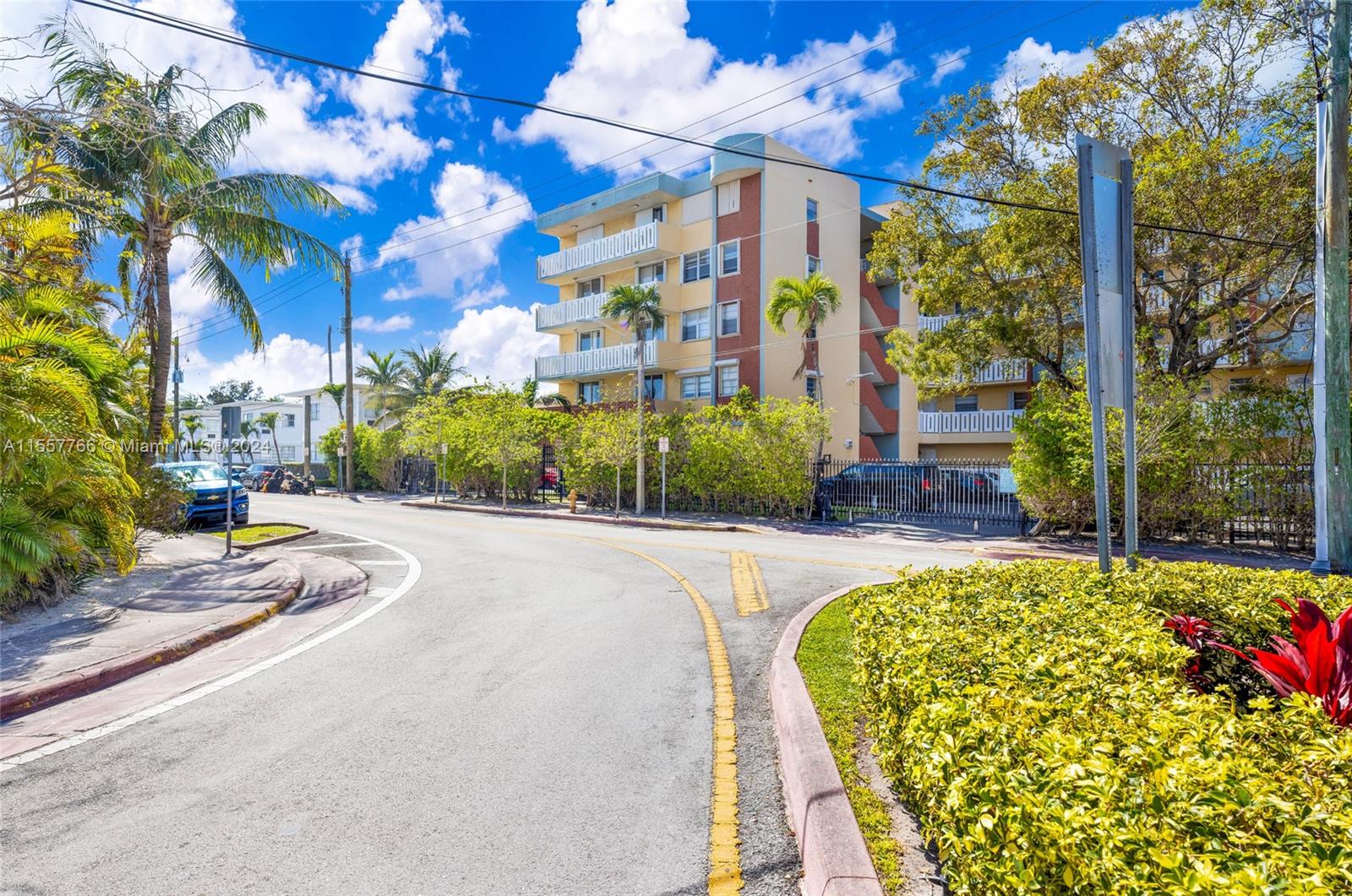 7900 Tatum Waterway Dr 205, Miami Beach, Florida 33141, 1 Bedroom Bedrooms, ,1 BathroomBathrooms,Residential,For Sale,7900 Tatum Waterway Dr 205,A11557766