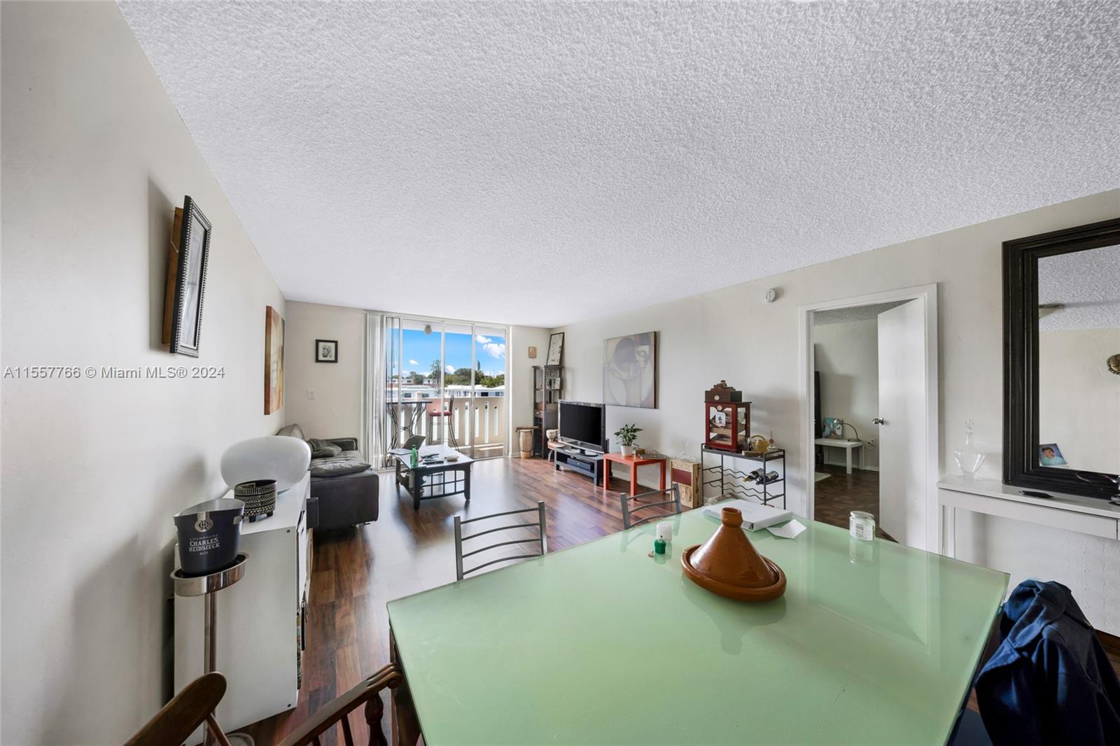 7900 Tatum Waterway Dr 205, Miami Beach, Florida 33141, 1 Bedroom Bedrooms, ,1 BathroomBathrooms,Residential,For Sale,7900 Tatum Waterway Dr 205,A11557766
