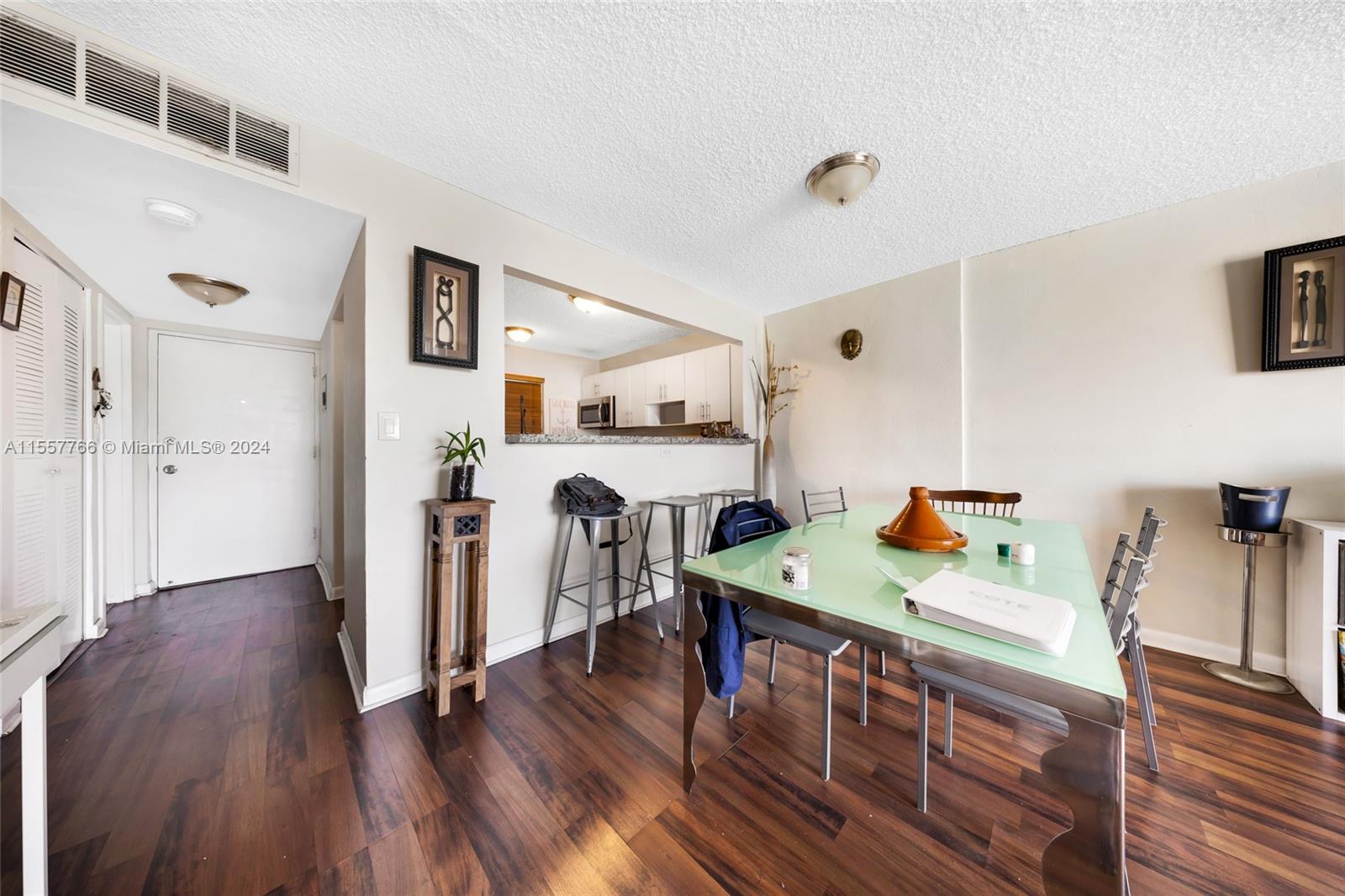 7900 Tatum Waterway Dr 205, Miami Beach, Florida 33141, 1 Bedroom Bedrooms, ,1 BathroomBathrooms,Residential,For Sale,7900 Tatum Waterway Dr 205,A11557766