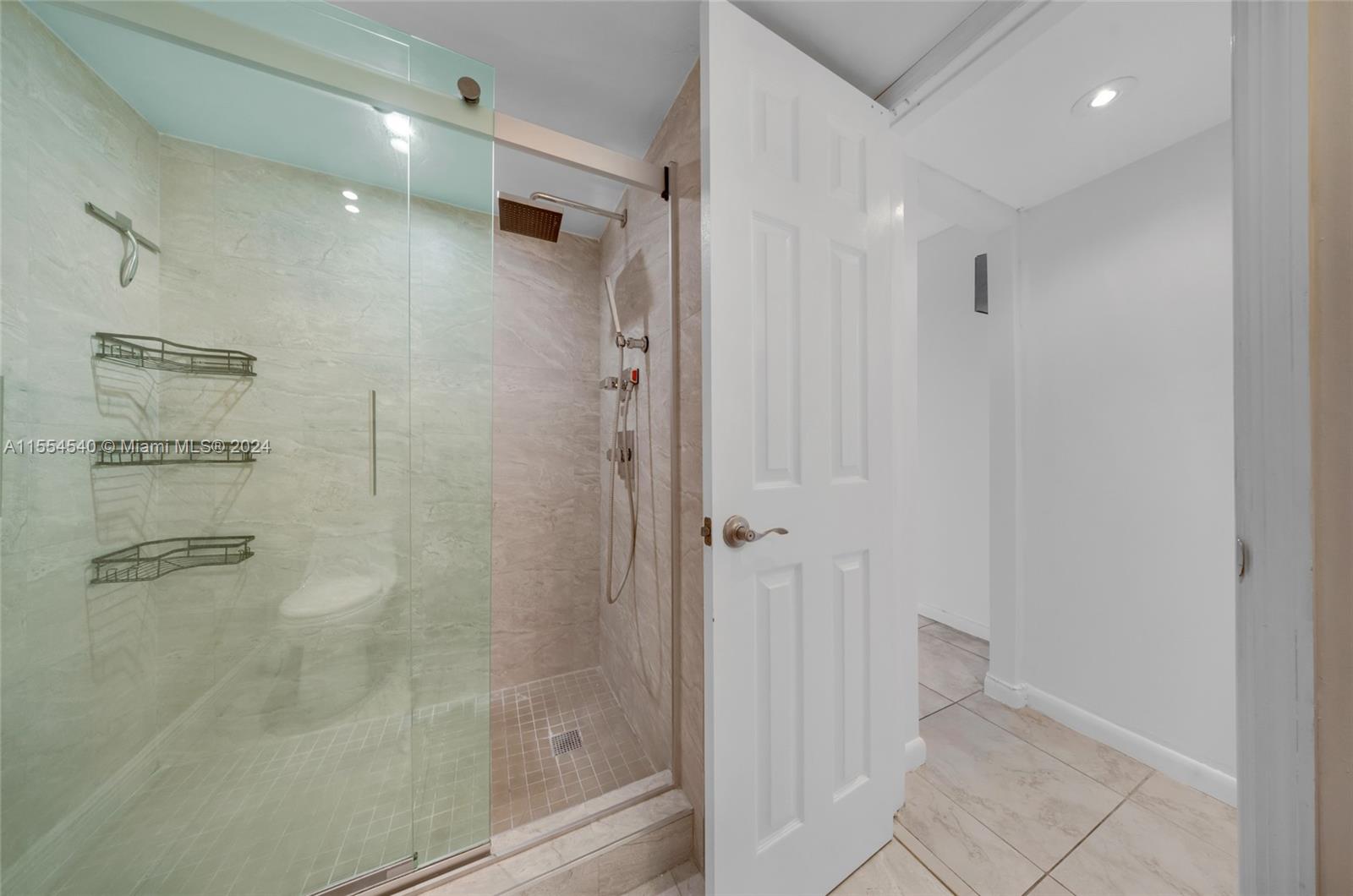 7928 West Dr 602, North Bay Village, Florida 33141, 1 Bedroom Bedrooms, ,1 BathroomBathrooms,Residentiallease,For Rent,7928 West Dr 602,A11554540