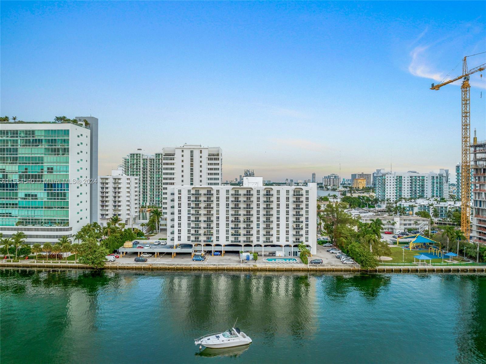 7928 West Dr 602, North Bay Village, Florida 33141, 1 Bedroom Bedrooms, ,1 BathroomBathrooms,Residentiallease,For Rent,7928 West Dr 602,A11554540