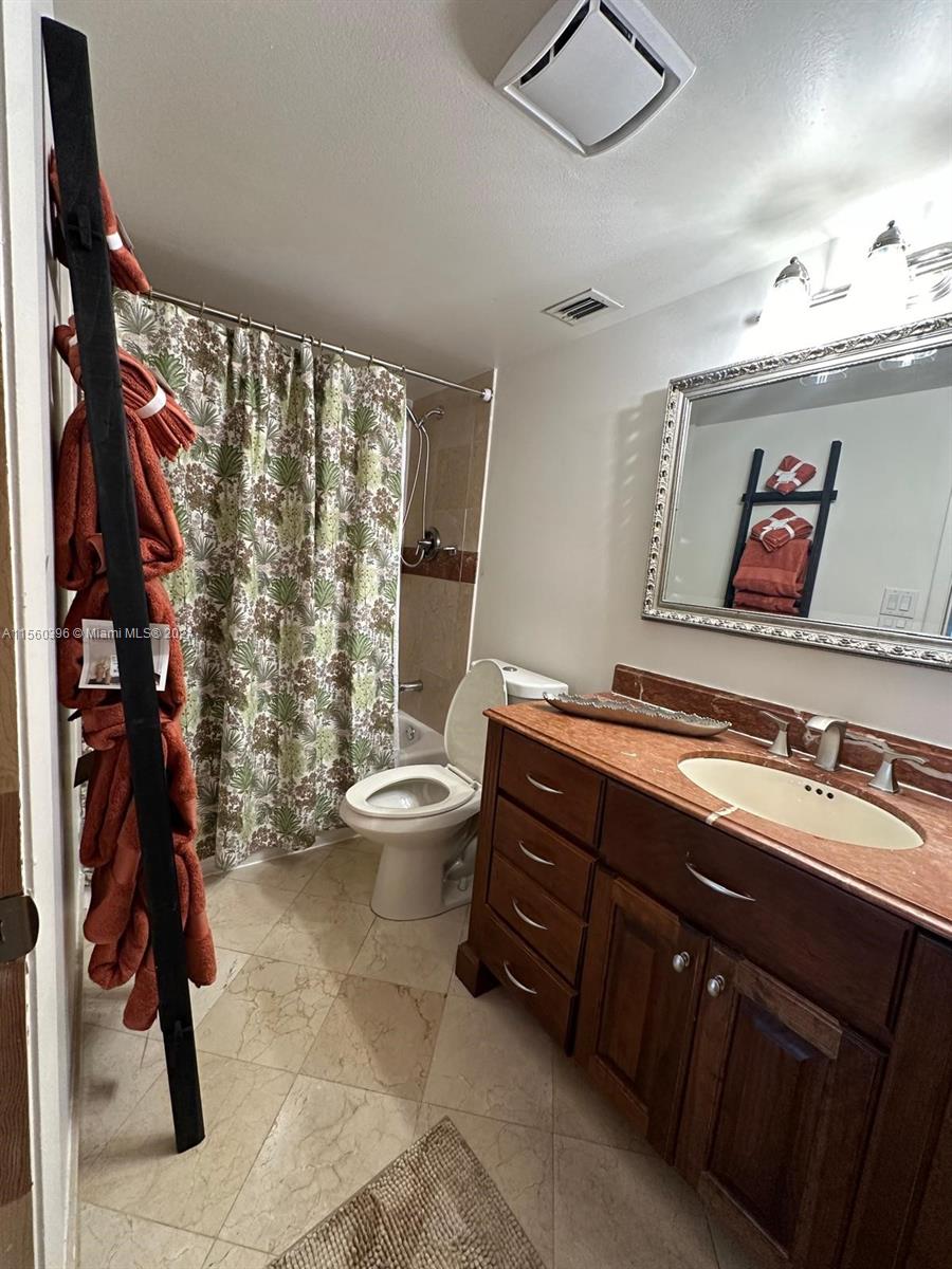2555 Collins Ave 2410, Miami Beach, Florida 33140, 1 Bedroom Bedrooms, ,1 BathroomBathrooms,Residentiallease,For Rent,2555 Collins Ave 2410,A11560396
