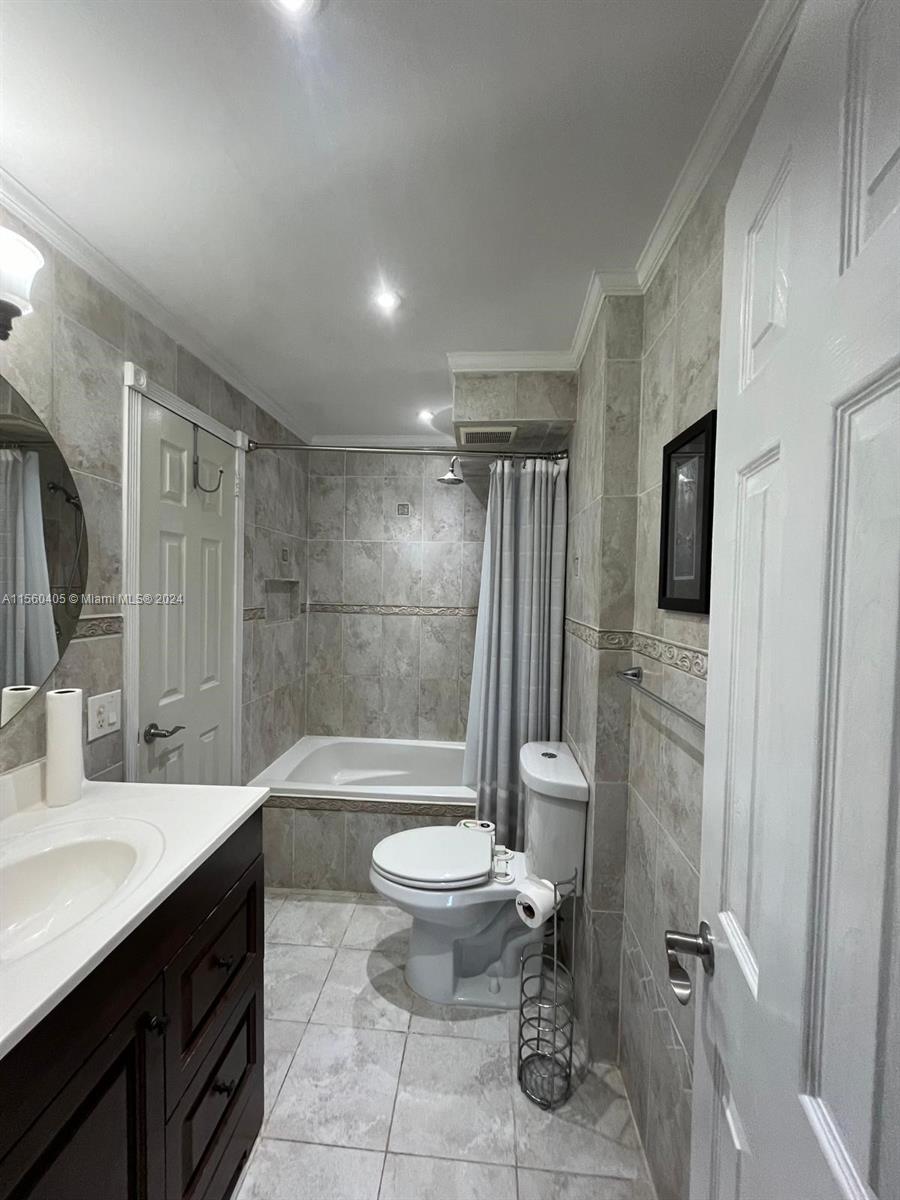 2200 E Hallandale Beach Blvd 702, Hallandale Beach, Florida 33009, 1 Bedroom Bedrooms, ,1 BathroomBathrooms,Residentiallease,For Rent,2200 E Hallandale Beach Blvd 702,A11560405