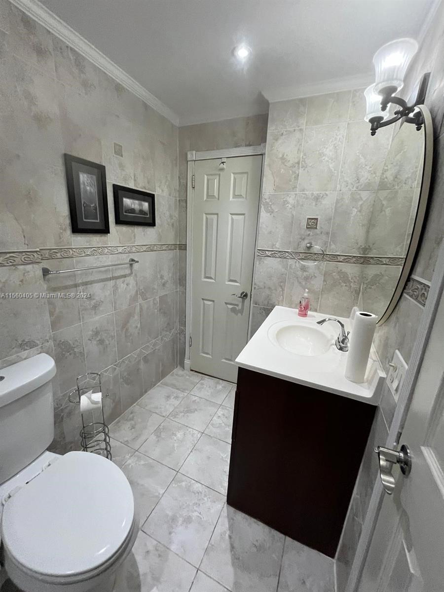 2200 E Hallandale Beach Blvd 702, Hallandale Beach, Florida 33009, 1 Bedroom Bedrooms, ,1 BathroomBathrooms,Residentiallease,For Rent,2200 E Hallandale Beach Blvd 702,A11560405