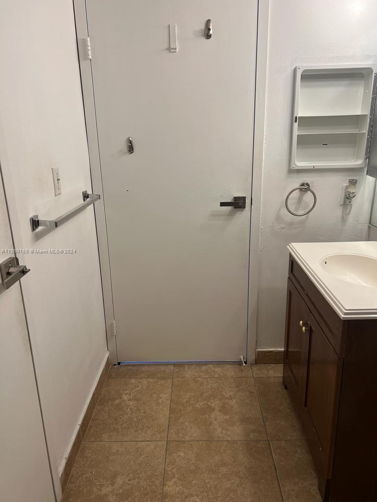 7601 E Treasure Dr 1611, North Bay Village, Florida 33141, 2 Bedrooms Bedrooms, ,2 BathroomsBathrooms,Residentiallease,For Rent,7601 E Treasure Dr 1611,A11560188
