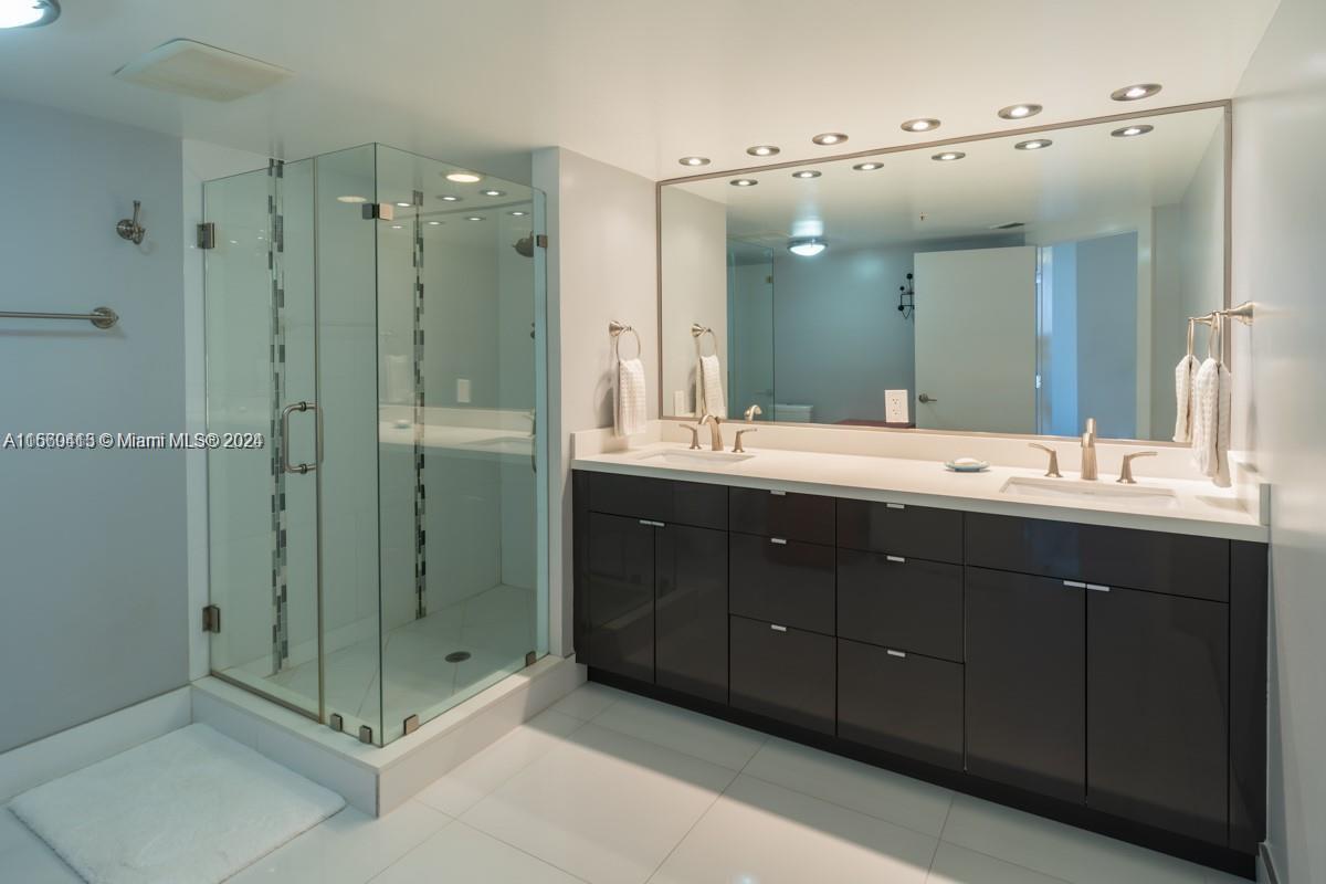 17275 Collins Ave 1012, Sunny Isles Beach, Florida 33160, 2 Bedrooms Bedrooms, ,2 BathroomsBathrooms,Residential,For Sale,17275 Collins Ave 1012,A11560413