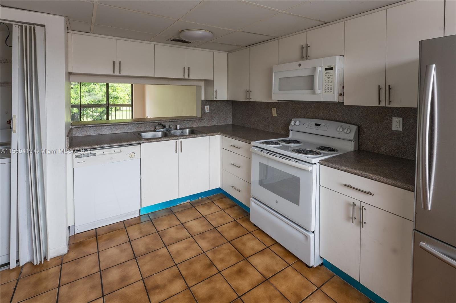 9961 NW 9th St Cir 9-18, Miami, Florida 33172, 2 Bedrooms Bedrooms, ,2 BathroomsBathrooms,Residential,For Sale,9961 NW 9th St Cir 9-18,A11560419