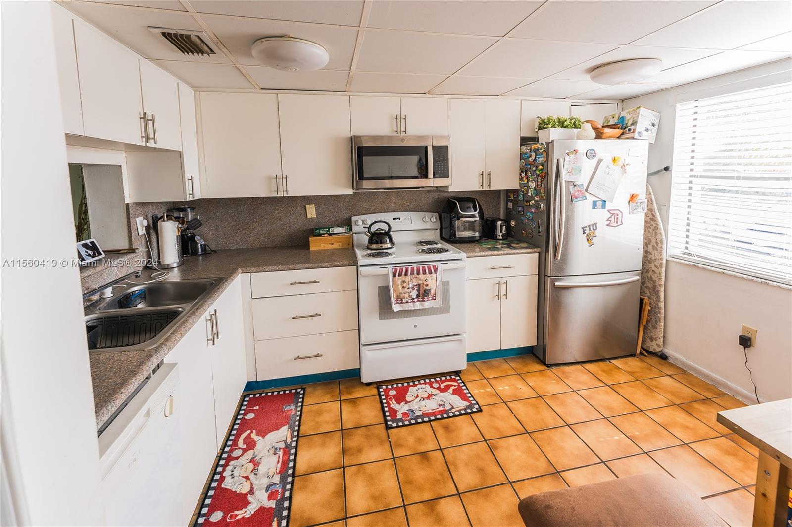 9961 NW 9th St Cir 9-18, Miami, Florida 33172, 2 Bedrooms Bedrooms, ,2 BathroomsBathrooms,Residential,For Sale,9961 NW 9th St Cir 9-18,A11560419