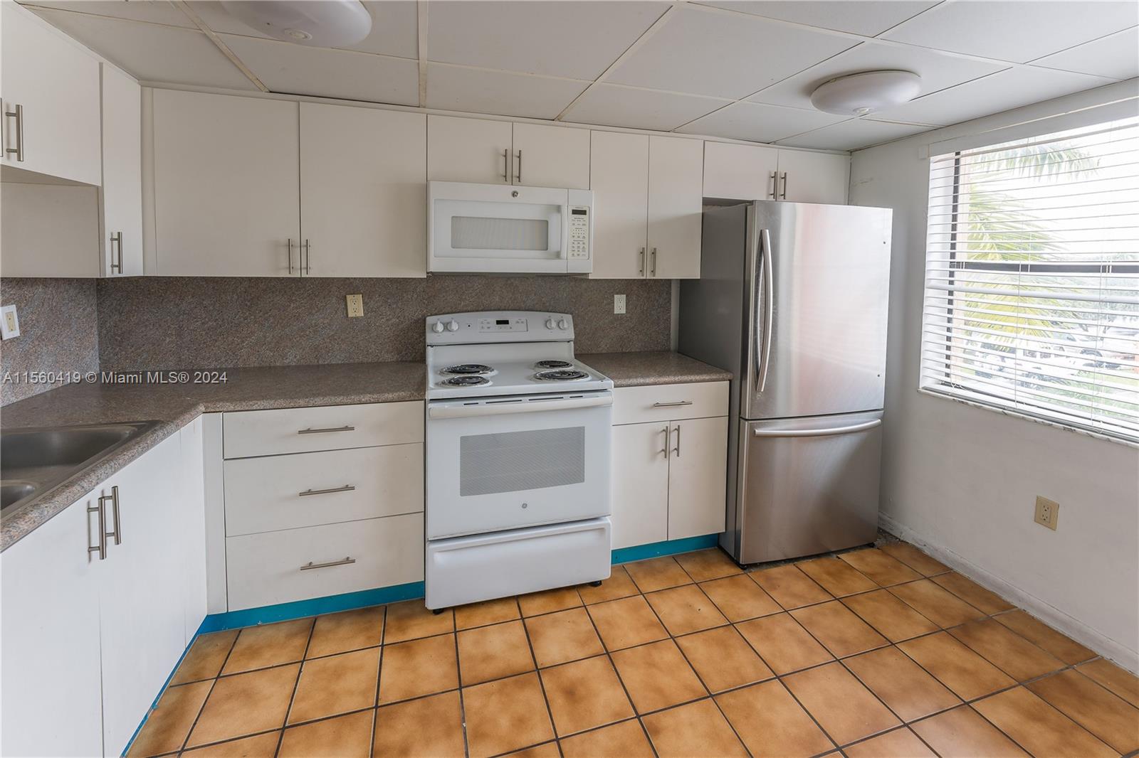 9961 NW 9th St Cir 9-18, Miami, Florida 33172, 2 Bedrooms Bedrooms, ,2 BathroomsBathrooms,Residential,For Sale,9961 NW 9th St Cir 9-18,A11560419