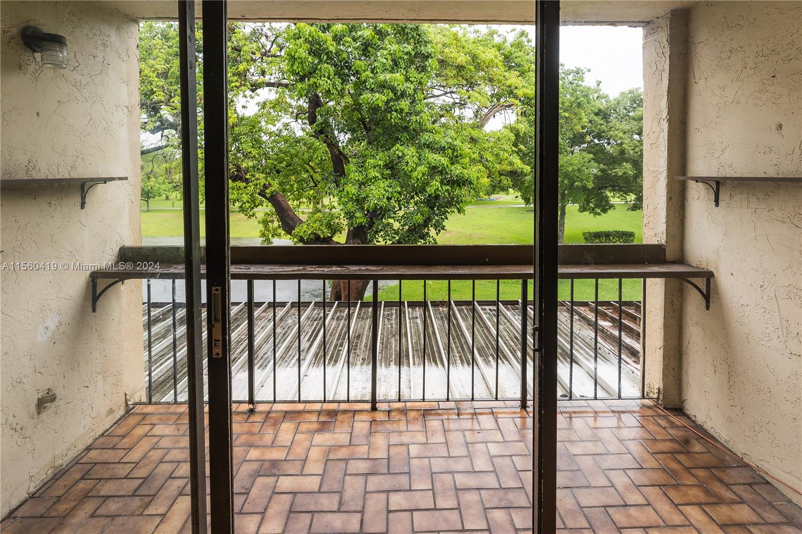 9961 NW 9th St Cir 9-18, Miami, Florida 33172, 2 Bedrooms Bedrooms, ,2 BathroomsBathrooms,Residential,For Sale,9961 NW 9th St Cir 9-18,A11560419