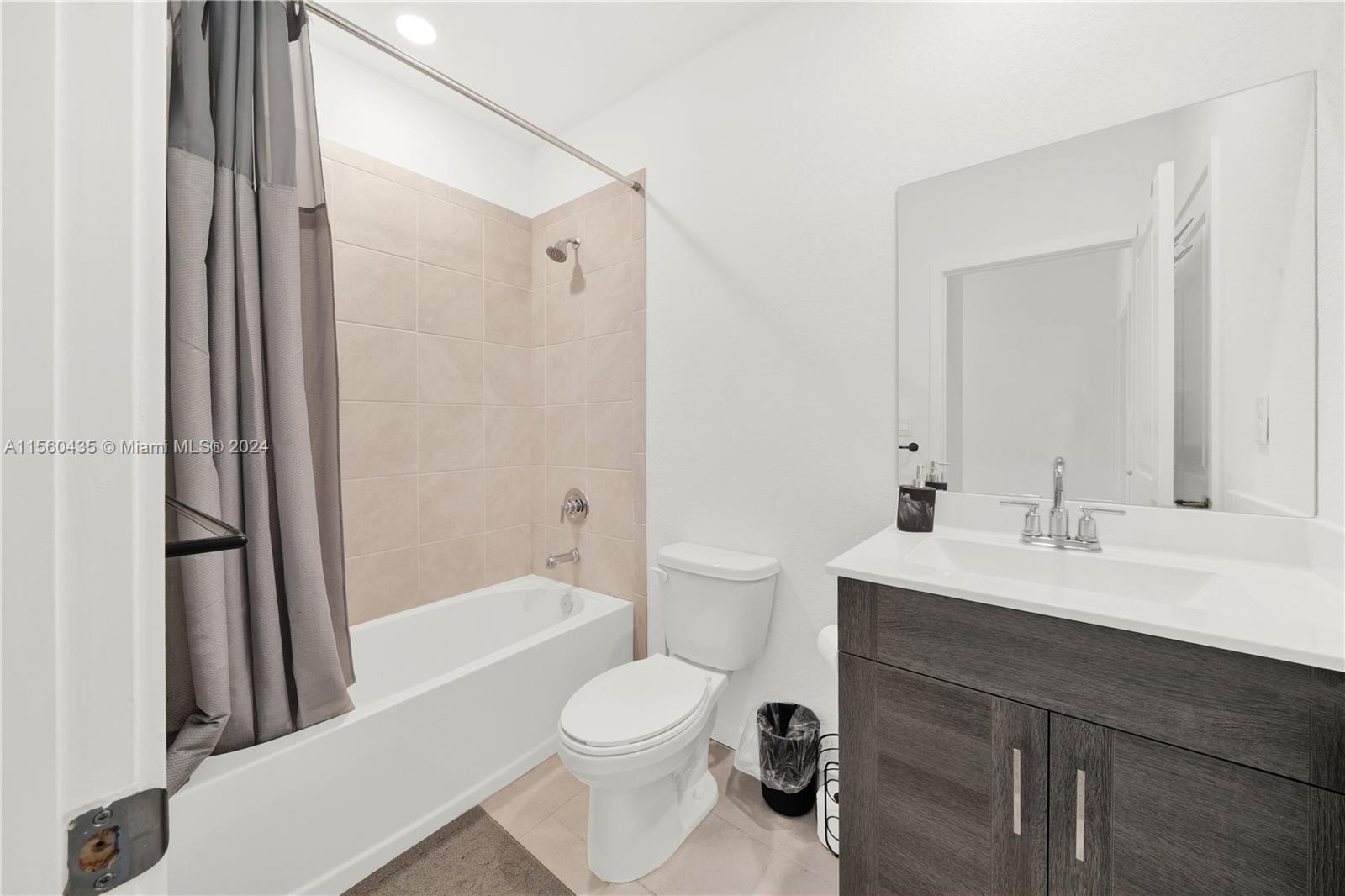 805 SE 18th St 805, Homestead, Florida 33034, 3 Bedrooms Bedrooms, ,2 BathroomsBathrooms,Residentiallease,For Rent,805 SE 18th St 805,A11560435