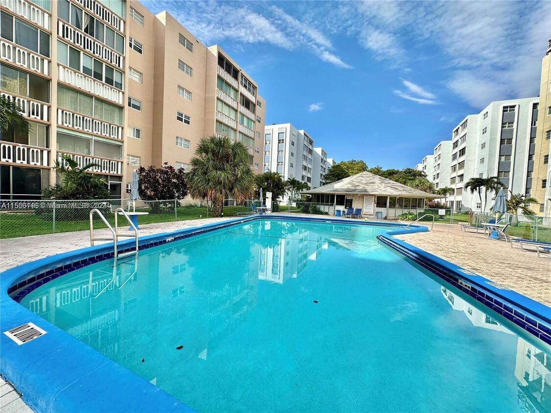 301 NE 14th Ave 207, Hallandale Beach, Florida 33009, 2 Bedrooms Bedrooms, ,2 BathroomsBathrooms,Residential,For Sale,301 NE 14th Ave 207,A11560446