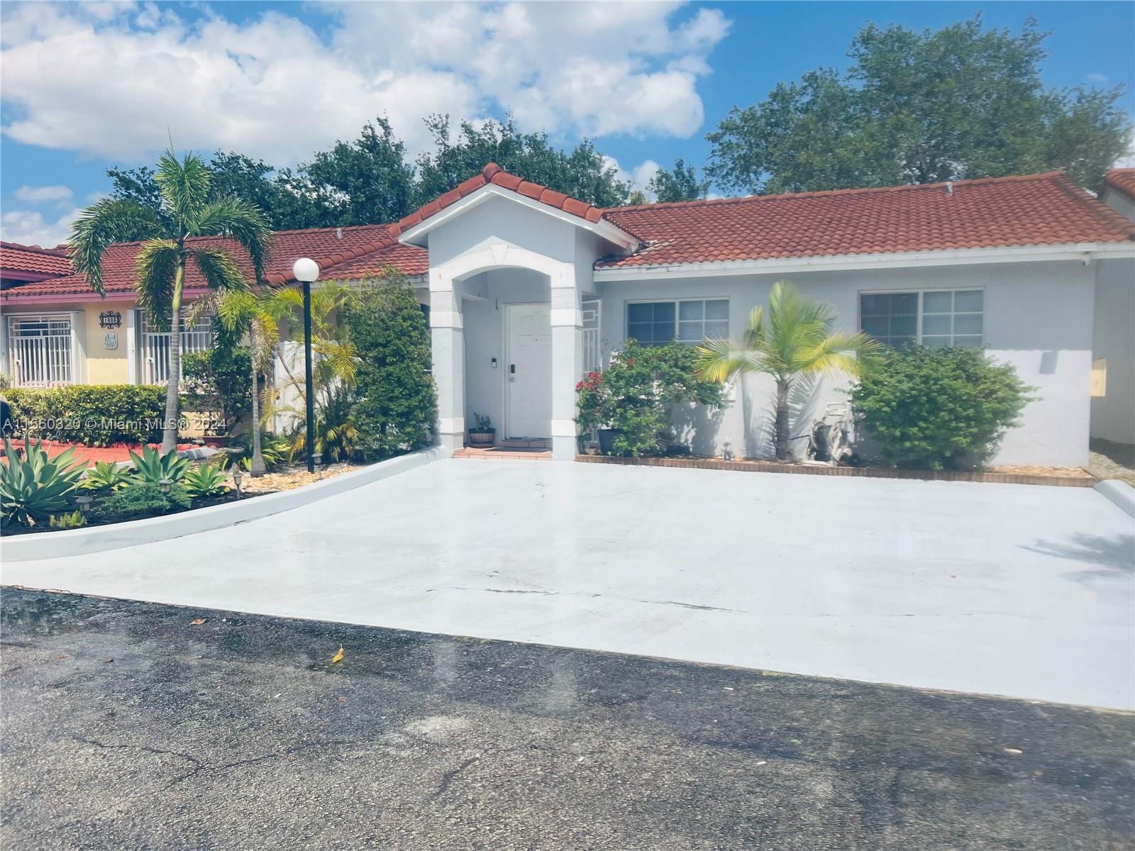 8255 NW 186th St 1002, Hialeah, Florida 33015, 3 Bedrooms Bedrooms, ,2 BathroomsBathrooms,Residential,For Sale,8255 NW 186th St 1002,A11560320