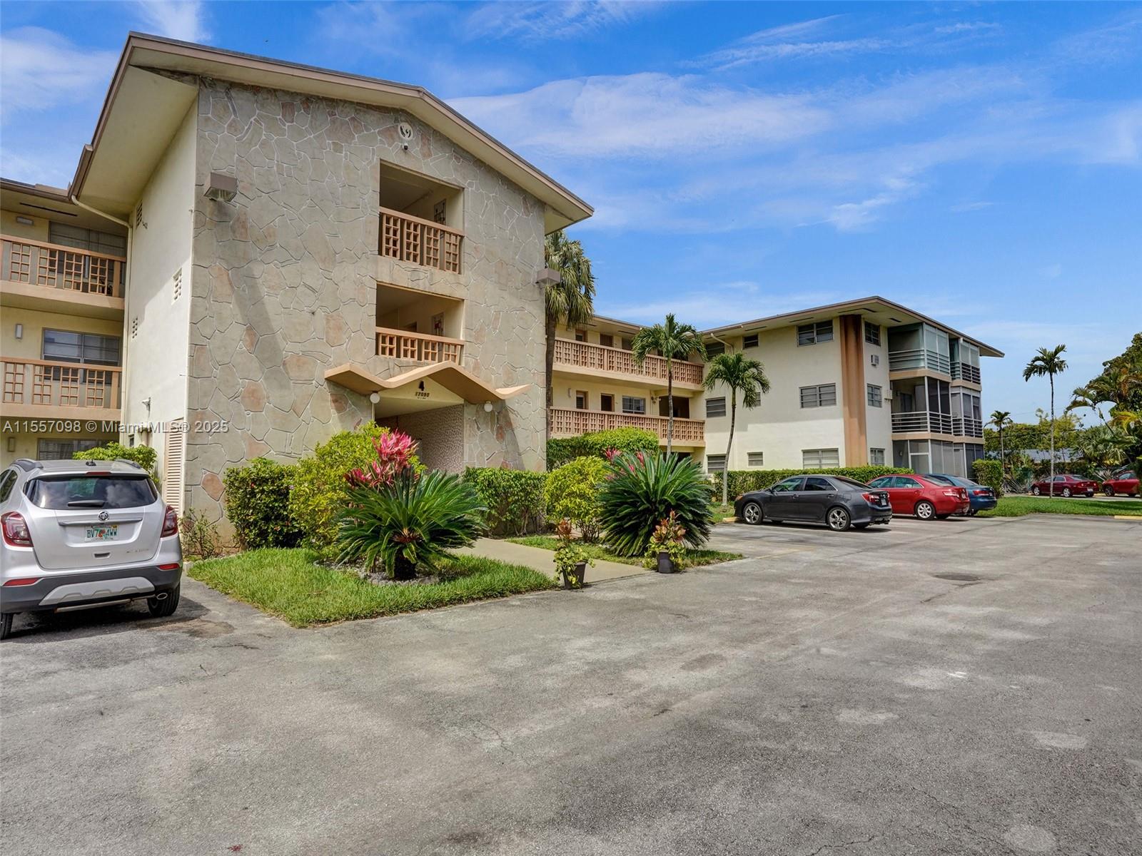 17090 NE 14th Ave 104, North Miami Beach, Florida 33162, 1 Bedroom Bedrooms, ,1 BathroomBathrooms,Residential,For Sale,17090 NE 14th Ave 104,A11557098