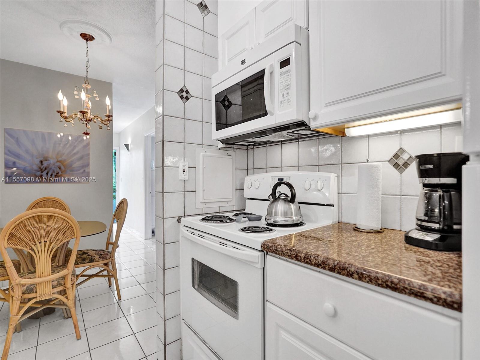 17090 NE 14th Ave 104, North Miami Beach, Florida 33162, 1 Bedroom Bedrooms, ,1 BathroomBathrooms,Residential,For Sale,17090 NE 14th Ave 104,A11557098