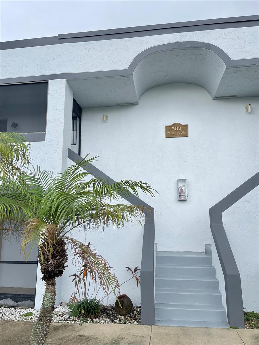151 Lakeview Dr 202, Weston, Florida 33326, 2 Bedrooms Bedrooms, ,2 BathroomsBathrooms,Residential,For Sale,151 Lakeview Dr 202,A11557395