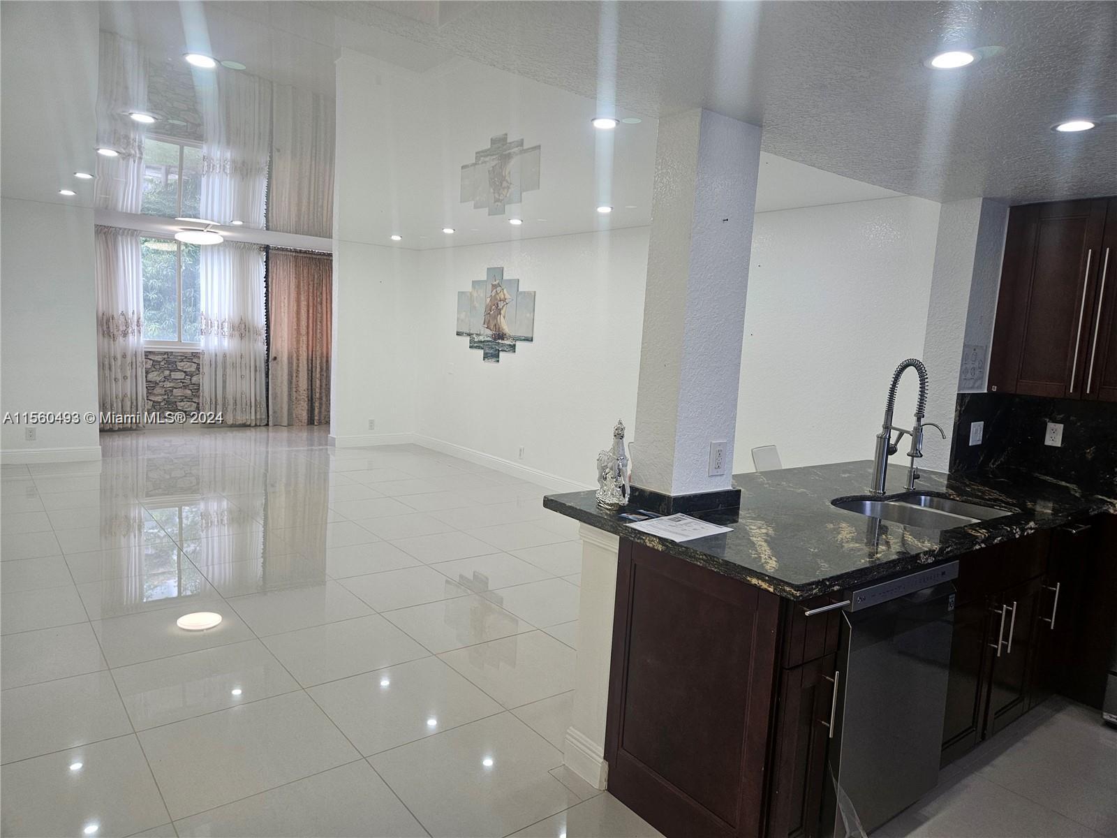 301 NE 14th Ave 207, Hallandale Beach, Florida 33009, 2 Bedrooms Bedrooms, ,2 BathroomsBathrooms,Residentiallease,For Rent,301 NE 14th Ave 207,A11560493