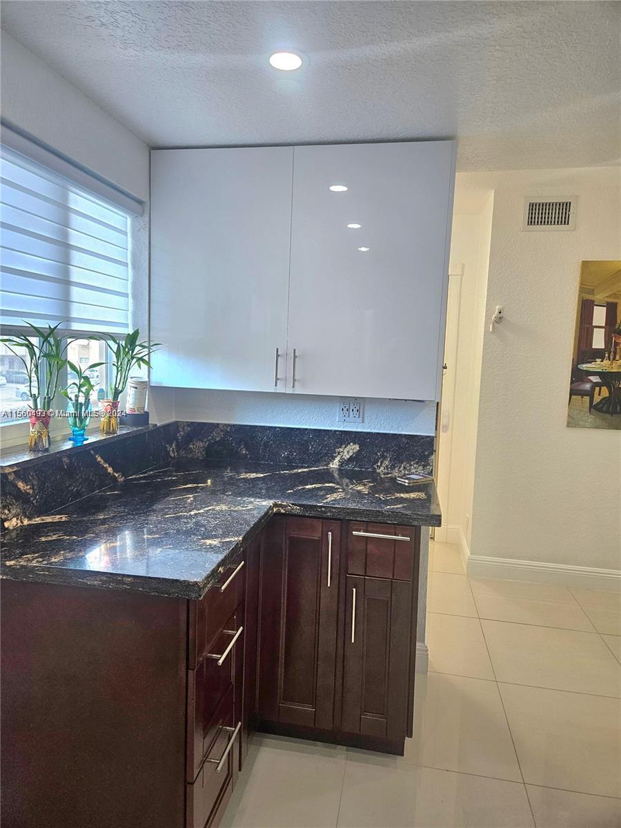 301 NE 14th Ave 207, Hallandale Beach, Florida 33009, 2 Bedrooms Bedrooms, ,2 BathroomsBathrooms,Residentiallease,For Rent,301 NE 14th Ave 207,A11560493