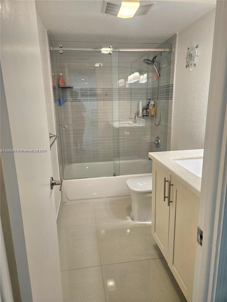 301 NE 14th Ave 207, Hallandale Beach, Florida 33009, 2 Bedrooms Bedrooms, ,2 BathroomsBathrooms,Residentiallease,For Rent,301 NE 14th Ave 207,A11560493