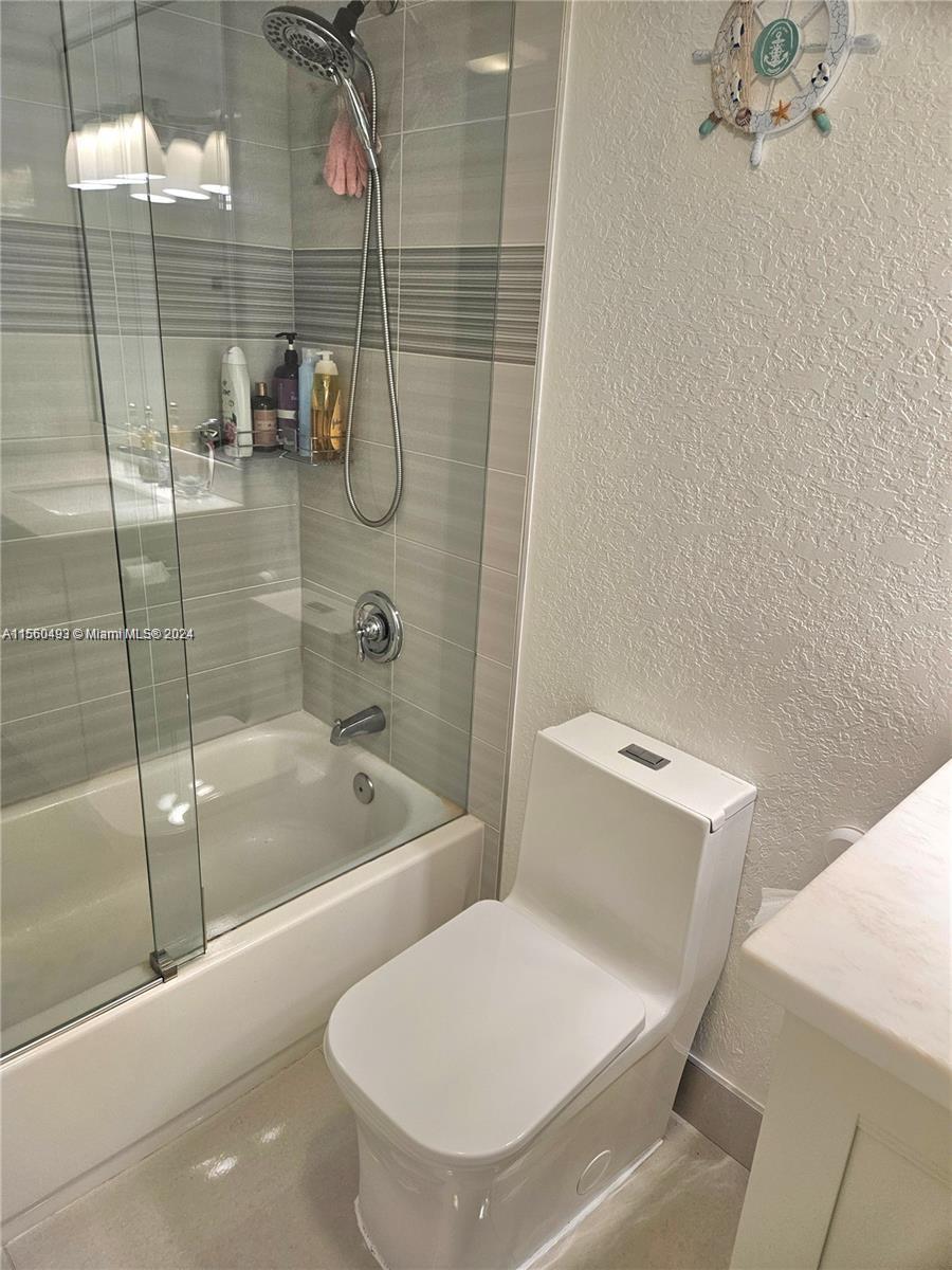 301 NE 14th Ave 207, Hallandale Beach, Florida 33009, 2 Bedrooms Bedrooms, ,2 BathroomsBathrooms,Residentiallease,For Rent,301 NE 14th Ave 207,A11560493