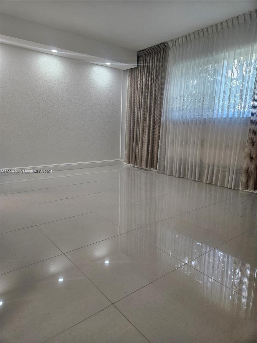 301 NE 14th Ave 207, Hallandale Beach, Florida 33009, 2 Bedrooms Bedrooms, ,2 BathroomsBathrooms,Residentiallease,For Rent,301 NE 14th Ave 207,A11560493