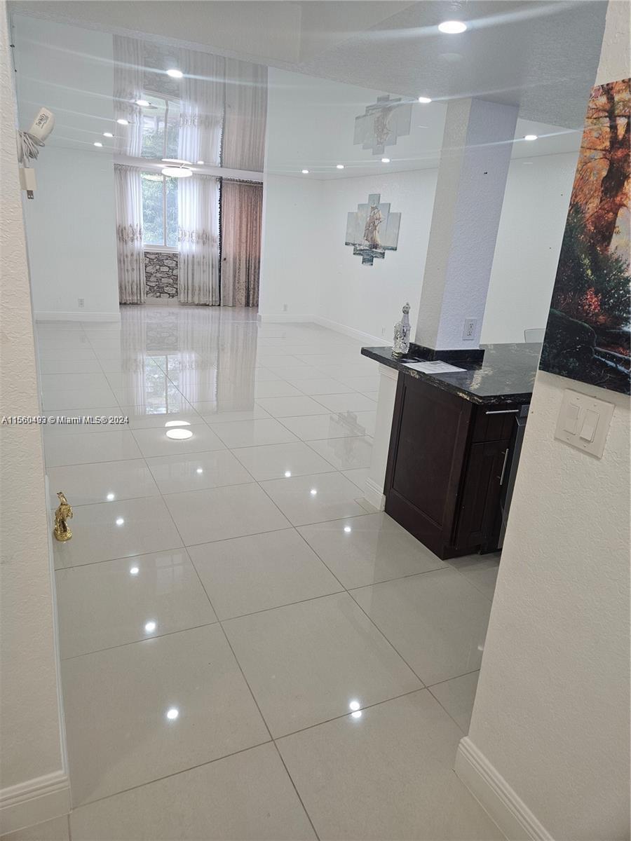 301 NE 14th Ave 207, Hallandale Beach, Florida 33009, 2 Bedrooms Bedrooms, ,2 BathroomsBathrooms,Residentiallease,For Rent,301 NE 14th Ave 207,A11560493