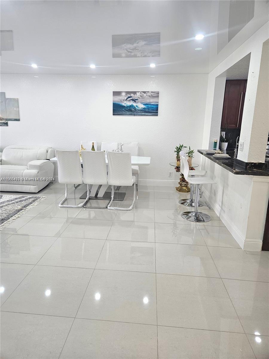 301 NE 14th Ave 207, Hallandale Beach, Florida 33009, 2 Bedrooms Bedrooms, ,2 BathroomsBathrooms,Residentiallease,For Rent,301 NE 14th Ave 207,A11560493