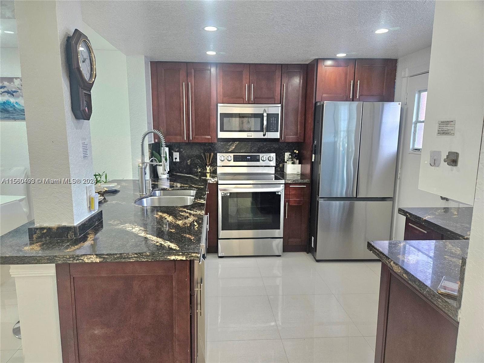 301 NE 14th Ave 207, Hallandale Beach, Florida 33009, 2 Bedrooms Bedrooms, ,2 BathroomsBathrooms,Residentiallease,For Rent,301 NE 14th Ave 207,A11560493