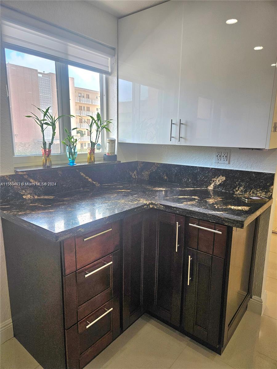 301 NE 14th Ave 207, Hallandale Beach, Florida 33009, 2 Bedrooms Bedrooms, ,2 BathroomsBathrooms,Residentiallease,For Rent,301 NE 14th Ave 207,A11560493