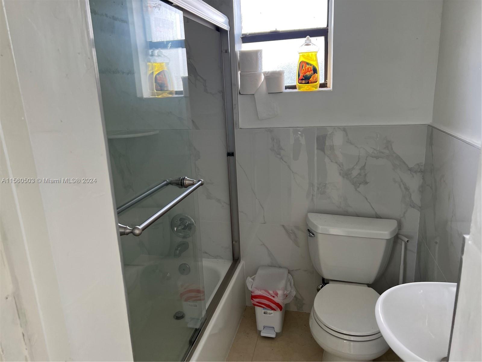 4826 Pembroke Rd 2, West Park, Florida 33021, 2 Bedrooms Bedrooms, ,1 BathroomBathrooms,Residentiallease,For Rent,4826 Pembroke Rd 2,A11560503