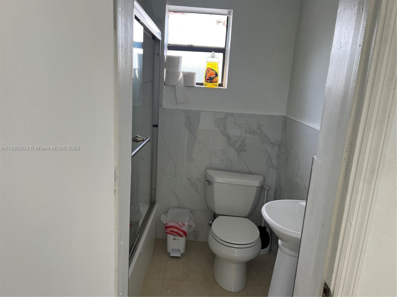 4826 Pembroke Rd 2, West Park, Florida 33021, 2 Bedrooms Bedrooms, ,1 BathroomBathrooms,Residentiallease,For Rent,4826 Pembroke Rd 2,A11560503