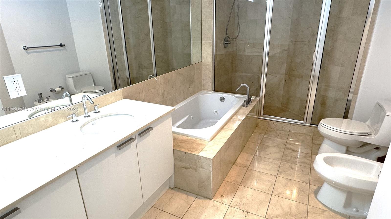 3131 NE 188th St 1-1102, Aventura, Florida 33180, 3 Bedrooms Bedrooms, ,2 BathroomsBathrooms,Residentiallease,For Rent,3131 NE 188th St 1-1102,A11560510