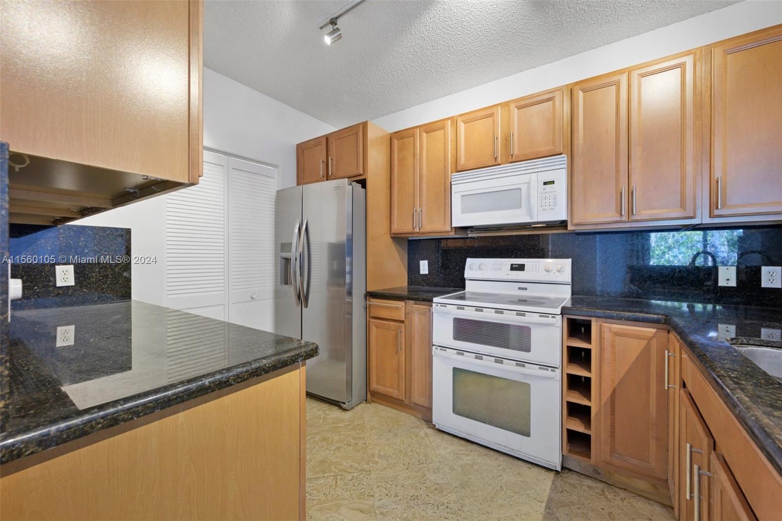 19901 E Country Club Dr 2108, Aventura, Florida 33180, 2 Bedrooms Bedrooms, ,2 BathroomsBathrooms,Residentiallease,For Rent,19901 E Country Club Dr 2108,A11560105