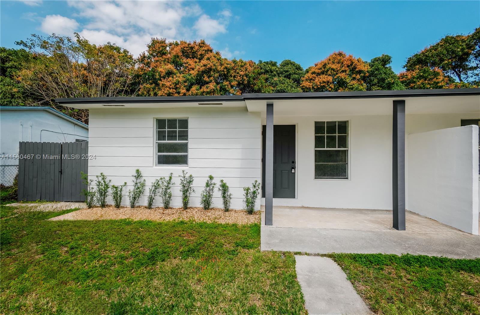REMODELED DUPLEX IN THE HEART OF CUTLER BAY. EXTERIOR AND INTERIOR PAINTED.
NEW FLOOR THROUGHOUT, SOLID WOOD CABINETS, GRANITE COUNTERTOP, NEW SAMSUNG STAINLESS-STEEL APPLIANCES, MODERN BATHROOMS HIGHT IMPACT WINDOWS, CONCRETE TERRACE DECK, 2 PARKING SPACE, NEW LANDSCAPING, RELAXING FENCED BACK YARD. 
ONLY MINS AWAY FROM TURNPIKE EXPRESSWAY
2.5 M SOUTHLAND MALL
5 M MIAMI ZOO
2.5 M SOUTH POINT MARINA
2.5 M LARRY AND PENNY PARK
1.5 M DOWNTOWN CUTLER BAY
SHOPPINGS & RESTAURANTS 1 MINUTE DRIVE
NEW PUBLIX 1 MINUTE DRIVE

EASY TO SHOW!!!