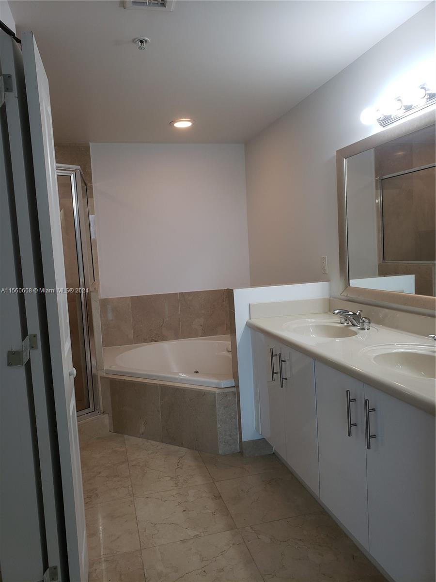 7900 Harbor Island Dr 1216, North Bay Village, Florida 33141, 2 Bedrooms Bedrooms, ,2 BathroomsBathrooms,Residentiallease,For Rent,7900 Harbor Island Dr 1216,A11560608