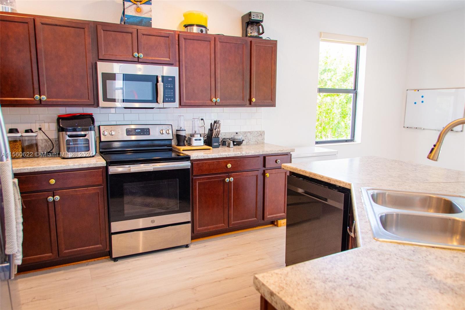 11833 SW 240th Ter, Homestead, Florida 33032, 4 Bedrooms Bedrooms, ,3 BathroomsBathrooms,Residential,For Sale,11833 SW 240th Ter,A11560622