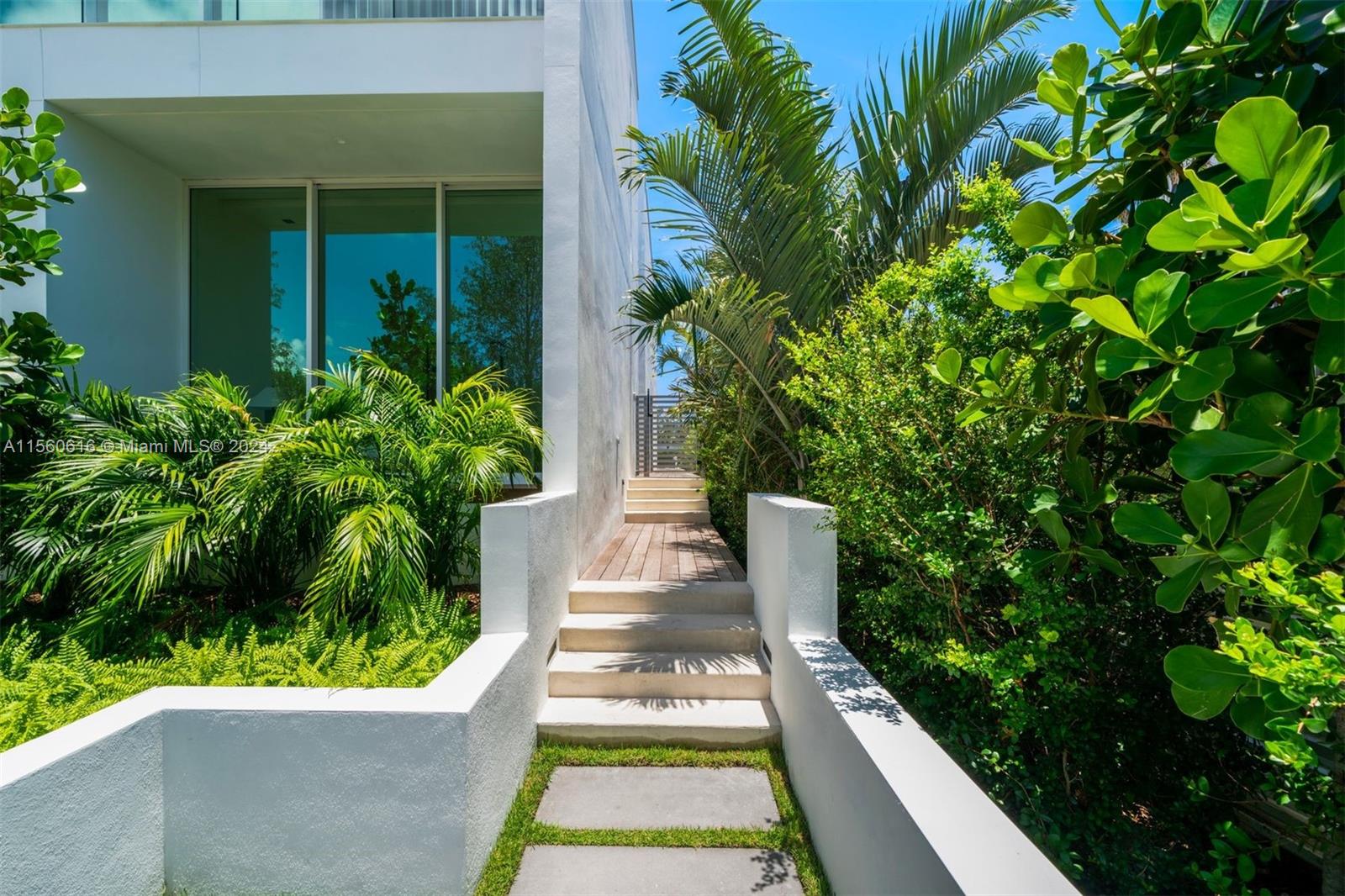 1011 W 48th St - The Ritz Carlton Residences, Miami Beach, Florida 33140, 4 Bedrooms Bedrooms, ,4 BathroomsBathrooms,Residentiallease,For Rent,1011 W 48th St - The Ritz Carlton Residences,A11560616