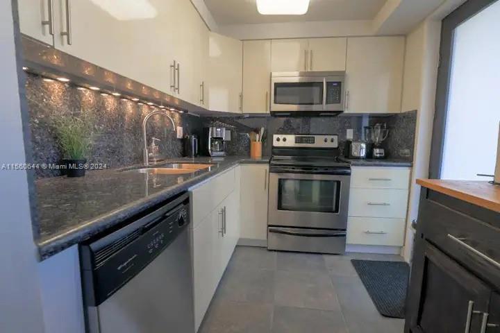 301 Golden Isles DR 109, Hallandale Beach, Florida 33009, 1 Bedroom Bedrooms, ,1 BathroomBathrooms,Residential,For Sale,301 Golden Isles DR 109,A11560644